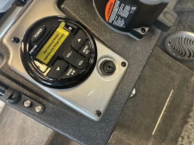 Slide: The Image of Tracker PRV 175CB 2026 - 12