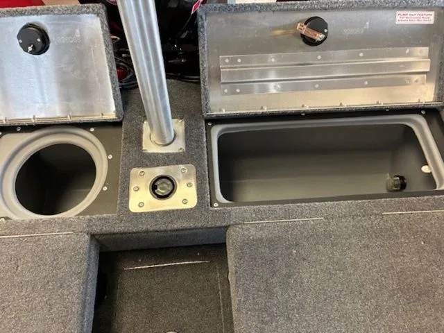 Slide: The Image of Tracker PRV 175CB 2026 - 17