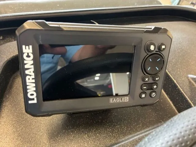 Slide: The Image of Tracker PRV 175CB 2026 - 25