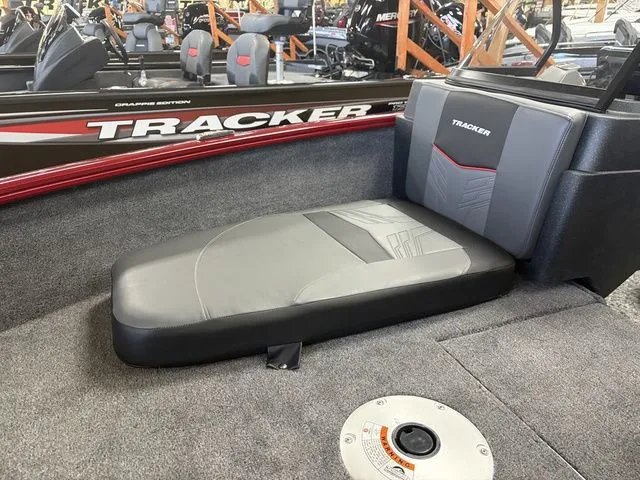 Slide: The Image of Tracker PRV 175CB 2026 - 10