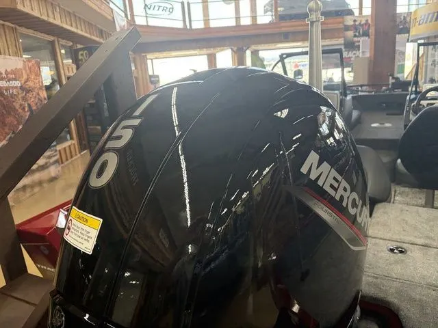 Slide: The Image of Tracker PRV 175CB 2026 - 16