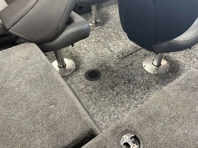 Slide: The Image of Tracker PRV 175CB 2026 - 22