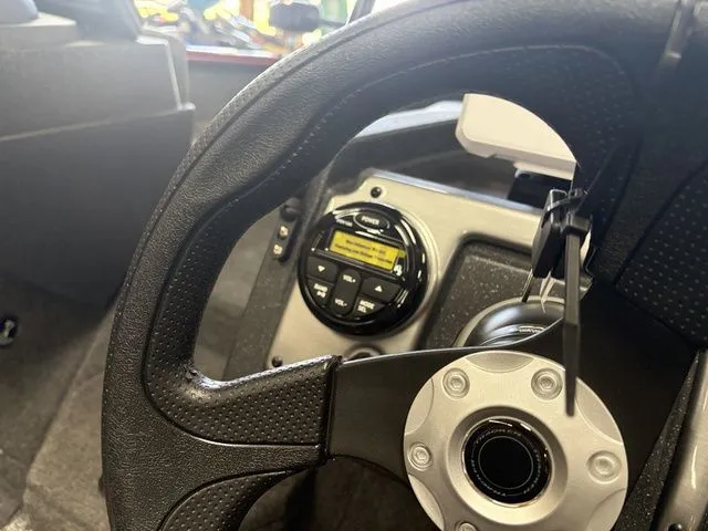 Slide: The Image of Tracker PRV 175CB 2026 - 26