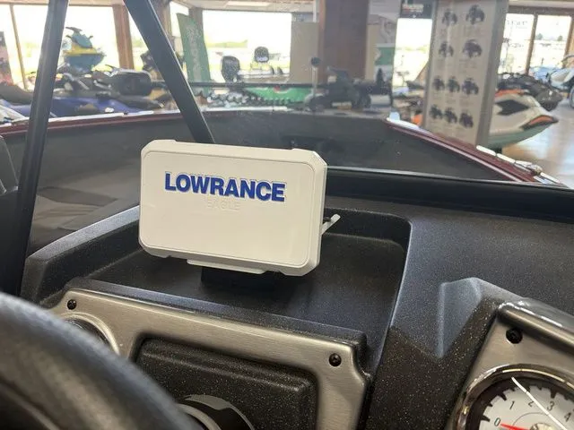 Slide: The Image of Tracker PRV 175CB 2026 - 28