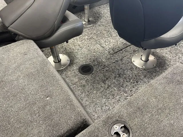 Slide: The Image of Tracker PRV 175CB 2026 - 33