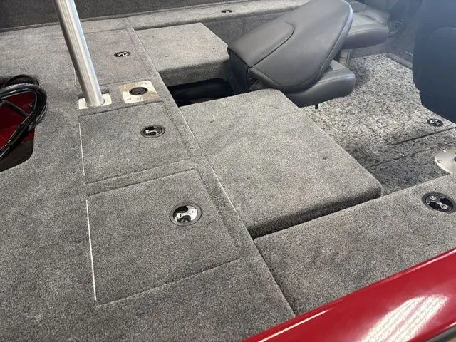 Slide: The Image of Tracker PRV 175CB 2026 - 34