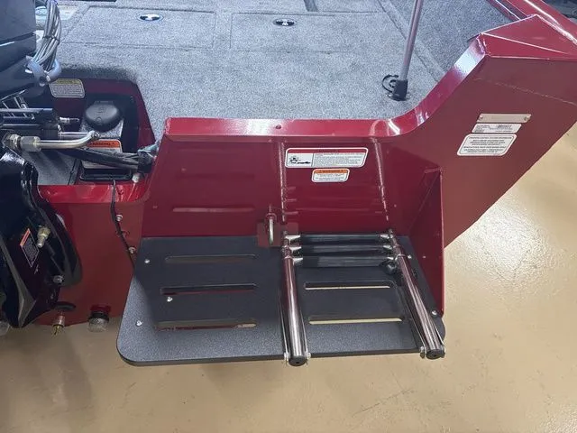 Slide: The Image of Tracker PRV 175CB 2026 - 37