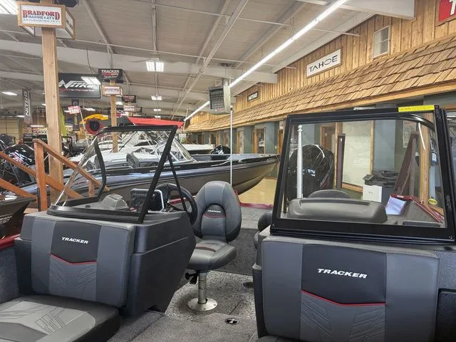 Slide: The Image of Tracker PRV 175CB 2026 - 42