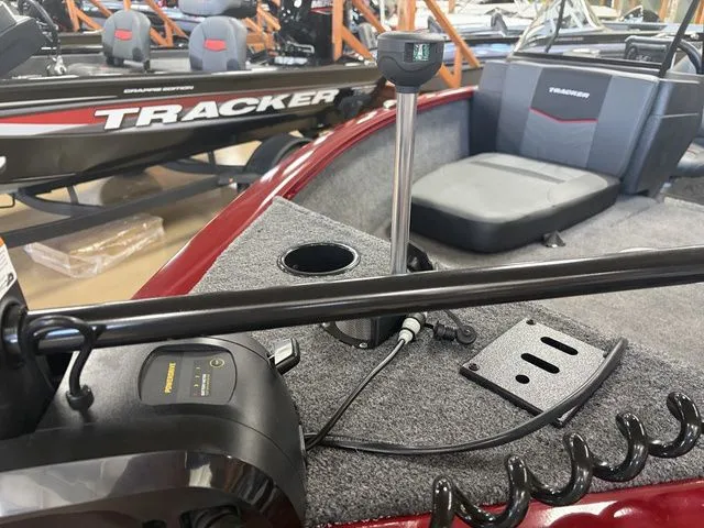 Slide: The Image of Tracker PRV 175CB 2026 - 47