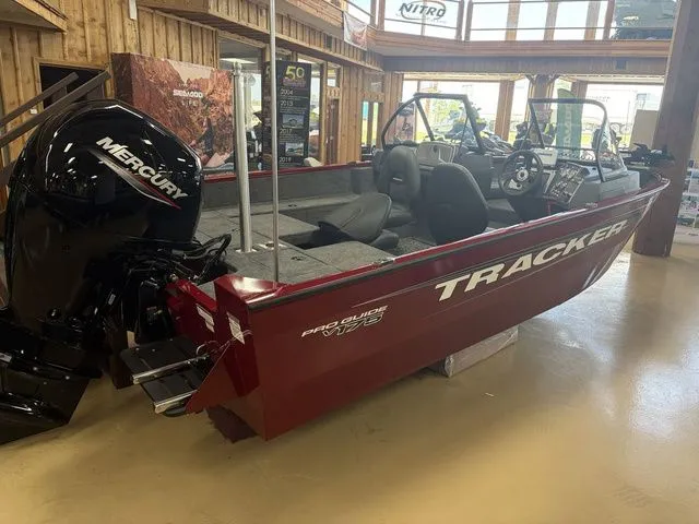 Slide: The Image of Tracker PRV 175CB 2026 - 50