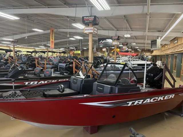 Slide: The Image of Tracker PRV 175CB 2026 - 53