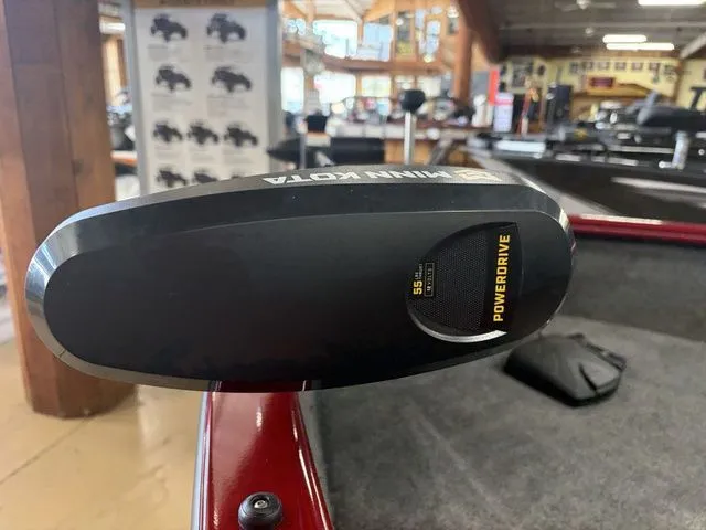 Slide: The Image of Tracker PRV 175CB 2026 - 8