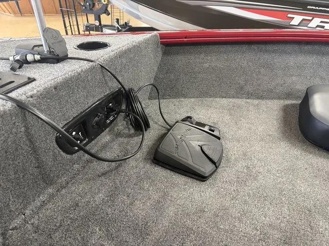 Slide: The Image of Tracker PRV 175CB 2026 - 9