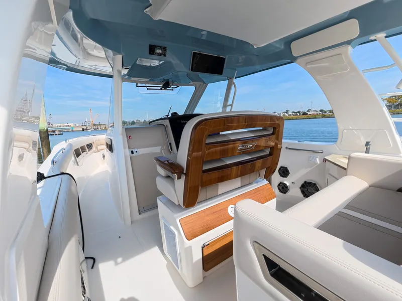 Slide: The Image of Boston Whaler 350 Realm 2027 - 15