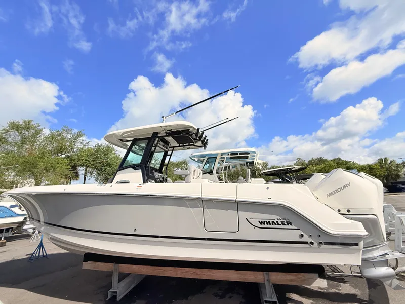 Slide: The Image of Boston Whaler 280 Outrage 2026: Sleek design, spacious deck, ideal for fishing trips and leisure activities. - 1
