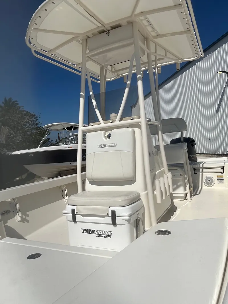 Slide: The Image of Pathfinder 2400 TRS 2016 - 16