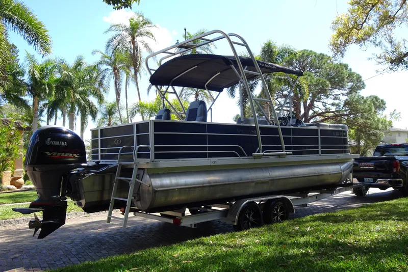 Slide: The Image of 2018 Veranda VF22TT pontoon boat with Yamaha VMAX engine on a trailer. - 5