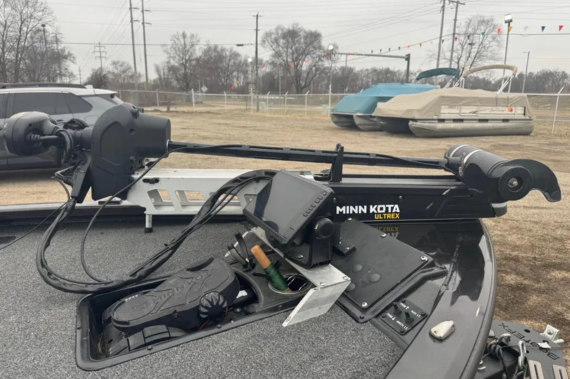 Slide: The Image of 2021 Vexus AVX 1880 boat with Minn Kota Ultrex trolling motor and control panel. - 6