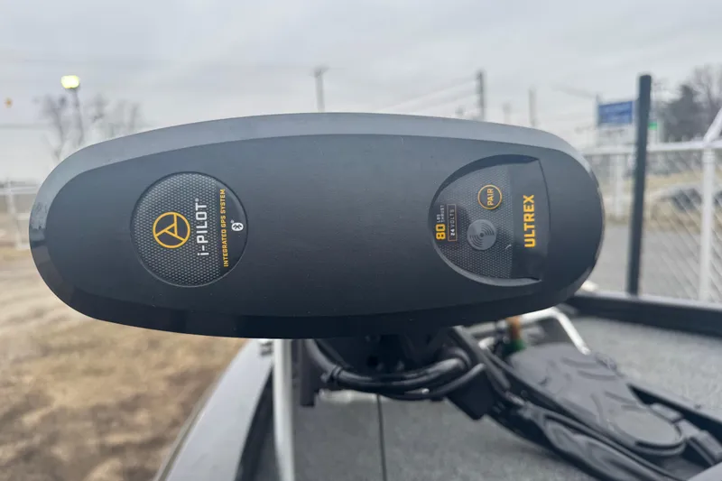 Slide: The Image of Trolling motor on 2021 Vexus AVX 1880 boat with i-Pilot GPS system. - 7