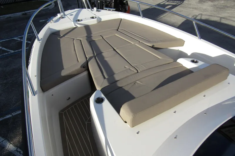 Slide: The Image of 2023 Windy SR28 CC boat with spacious cushioned seating area. - 8