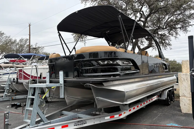 The Image of Avalon Excalibur LTD Quad Lounge - 25' 2025 - undefined