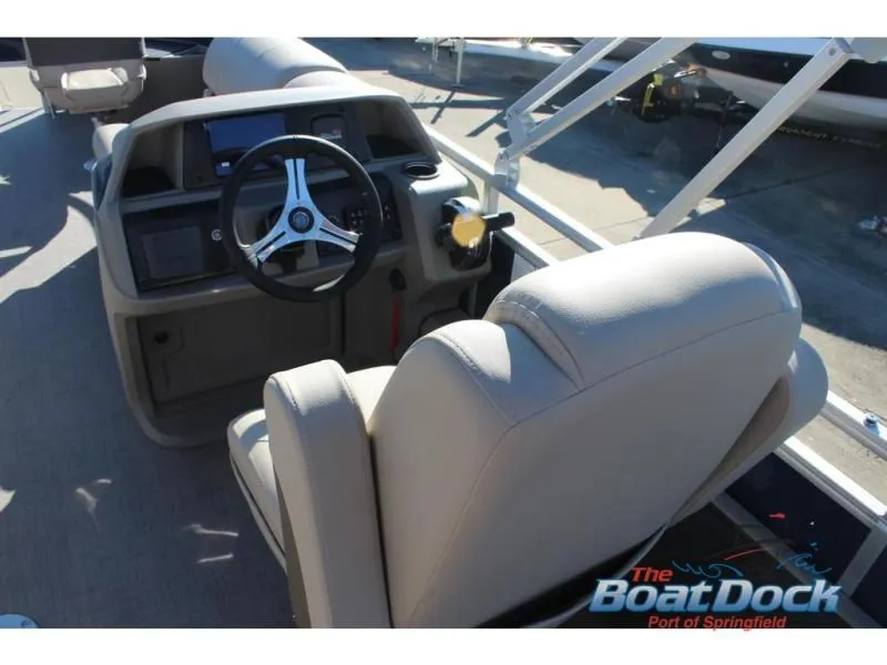 Slide: The Image of Fishin' Barge 22 DLX 22 DLX 2025 - 12