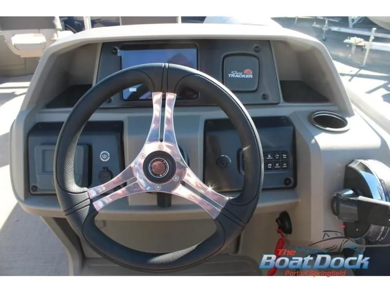 Slide: The Image of Fishin' Barge 22 DLX 22 DLX 2025 - 13