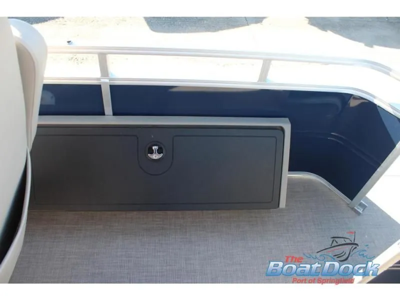 Slide: The Image of Fishin' Barge 22 DLX 22 DLX 2025 - 16