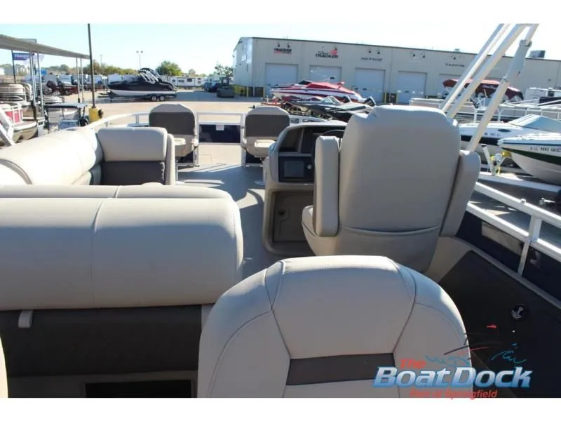 Slide: The Image of Fishin' Barge 22 DLX 22 DLX 2025 - 19