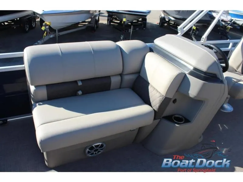 Slide: The Image of Fishin' Barge 22 DLX 22 DLX 2025 - 8