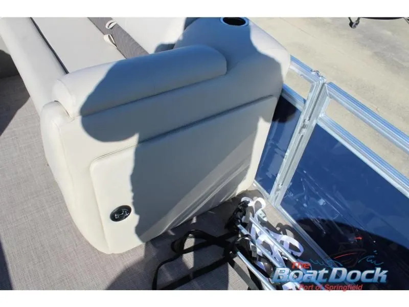 Slide: The Image of Fishin' Barge 22 DLX 22 DLX 2025 - 9