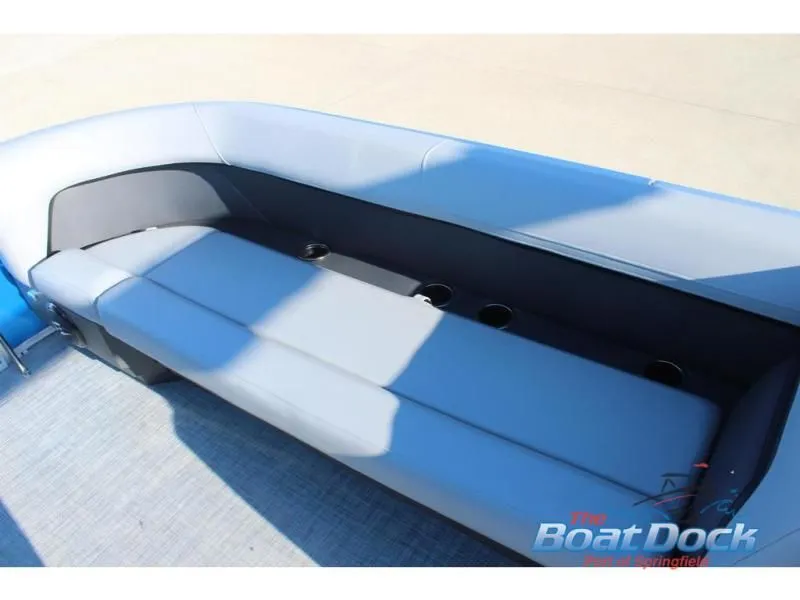 Slide: The Image of Party Barge 18 DLX 2026 - 16