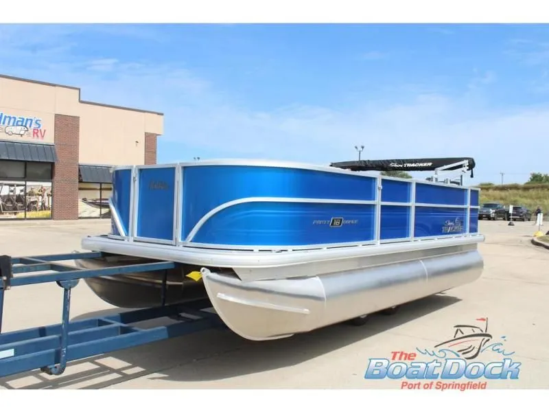 Slide: The Image of Party Barge 18 DLX 2026 - 3