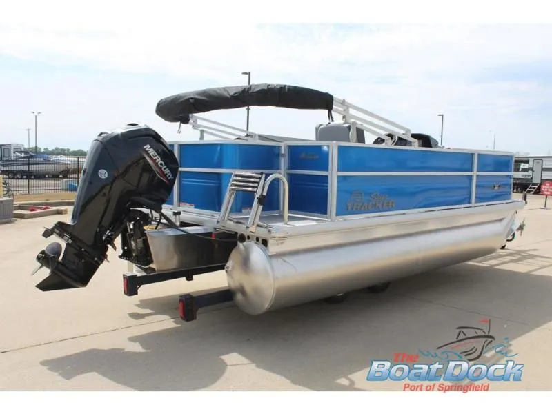 Slide: The Image of Party Barge 18 DLX 2026 - 6