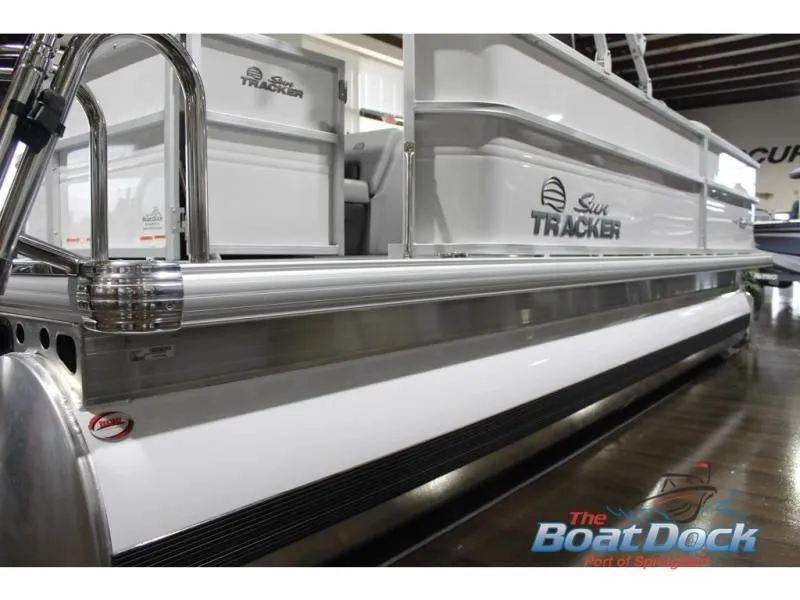 Slide: The Image of Party Barge 20 DLX 2026 - 4