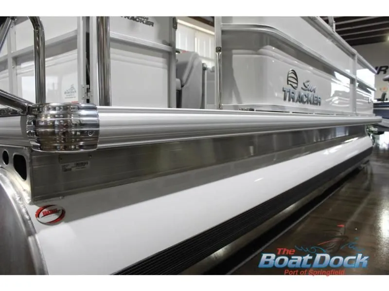 Slide: The Image of Party Barge 20 DLX 2026 - 5