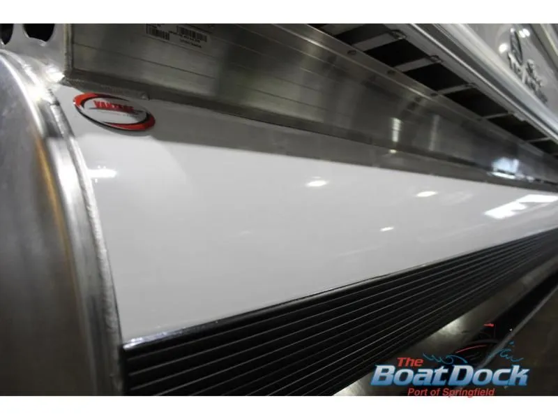 Slide: The Image of Party Barge 20 DLX 2026 - 6