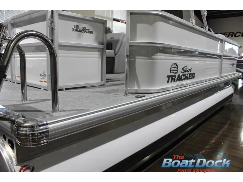 Slide: The Image of Party Barge 20 DLX 2026 - 8