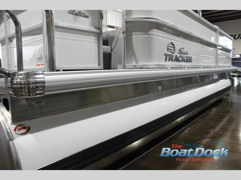 Slide: The Image of Party Barge 20 DLX 2026 - 4