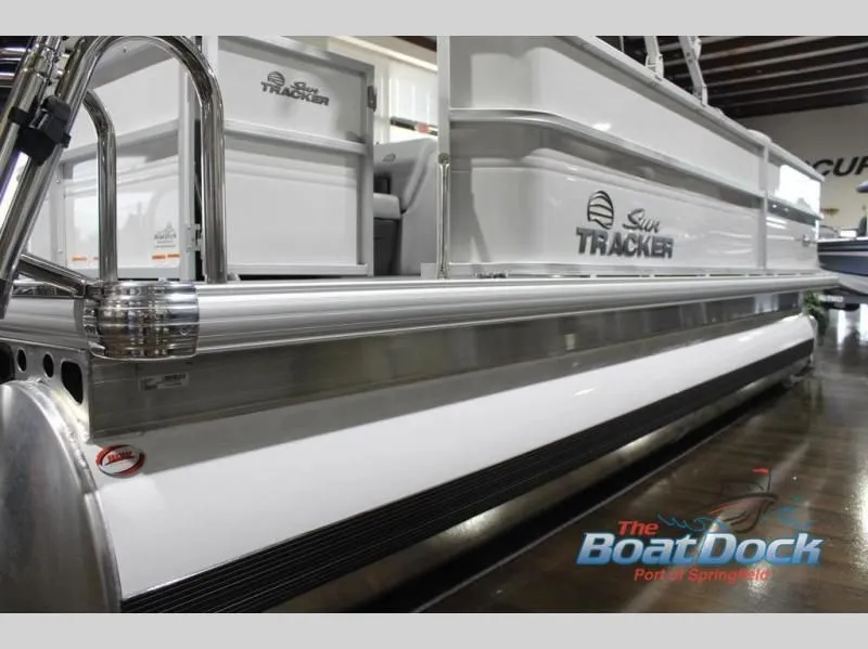 Slide: The Image of Party Barge 20 DLX 2026 - 5