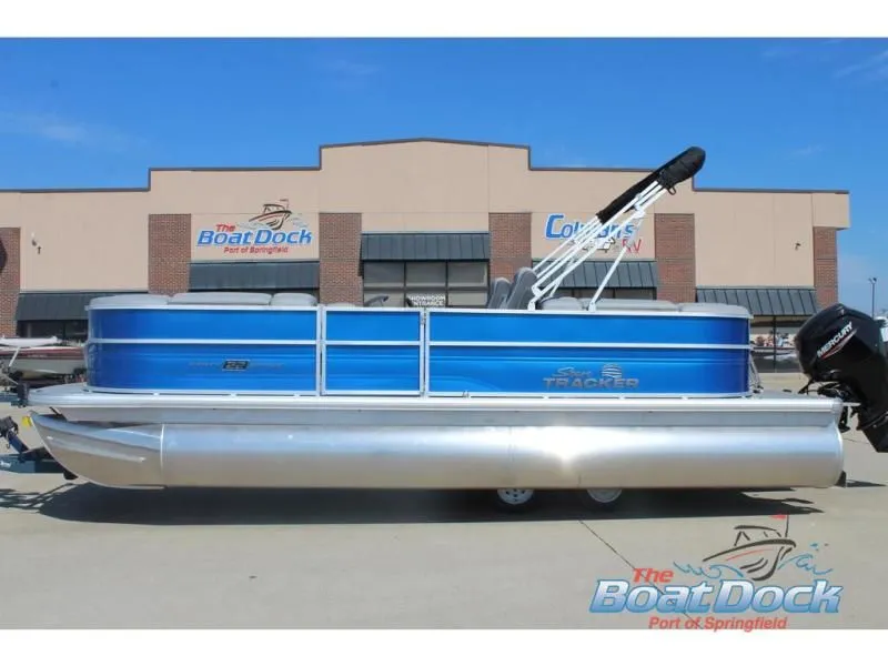 Slide: The Image of Party Barge 22 DLX 2026 - 6