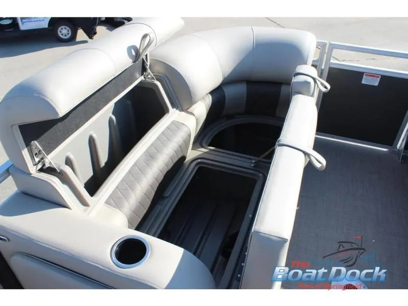 Slide: The Image of Party Barge 22 RF DLX 2025 - 18