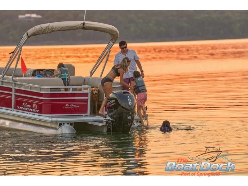 Slide: The Image of Party Barge 22 RF DLX 2025 - 90