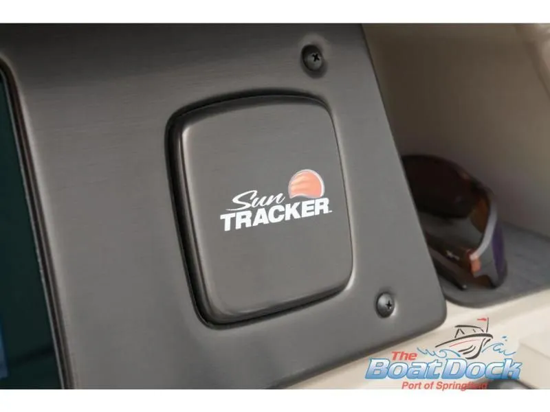 Slide: The Image of Party Barge 18 DLX 2025 - 39