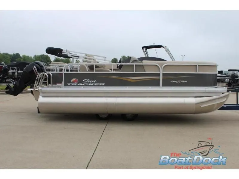 Slide: The Image of Party Barge 18 DLX 2025 - 5