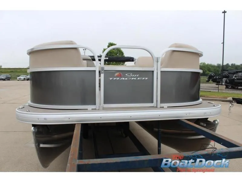 Slide: The Image of Party Barge 18 DLX 2025 - 7