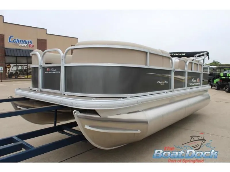 Slide: The Image of Party Barge 18 DLX 2025 - 8