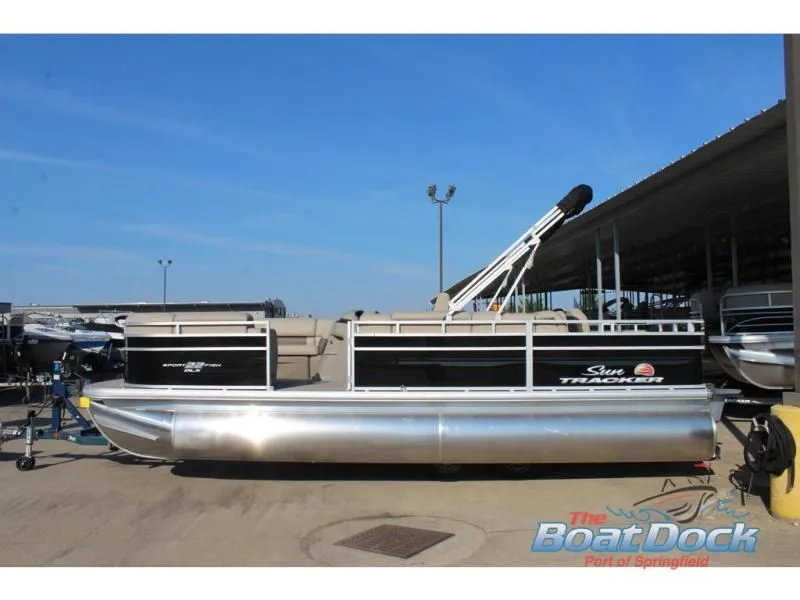 Slide: The Image of Sportfish 22 DLX 2025 - 3