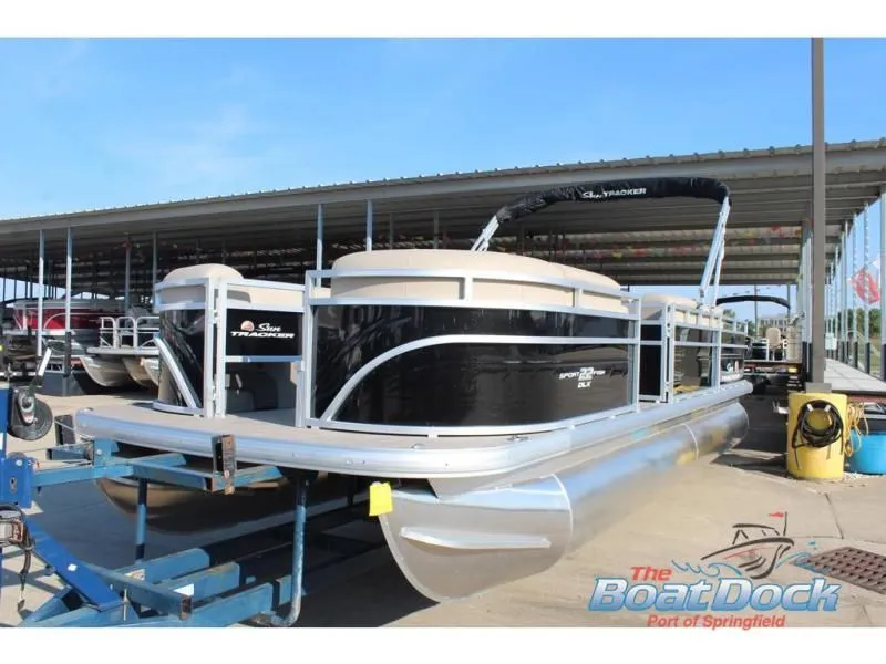 Slide: The Image of Sportfish 22 DLX 2025 - 4