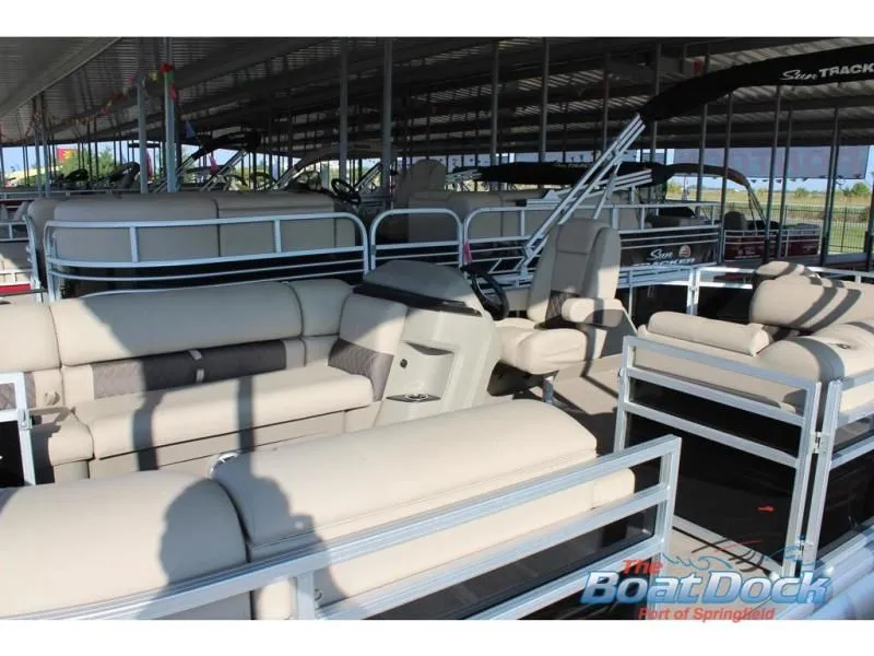 Slide: The Image of Sportfish 22 DLX 2025 - 7